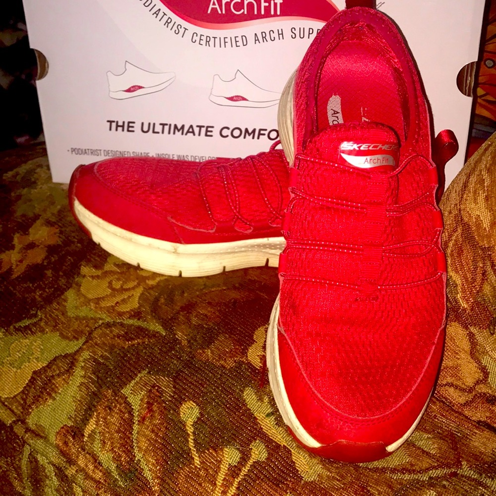 Women’s tennis shoes, gently worn, podiatrist approved arch fit
